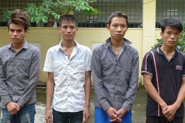 3 gã cửu vạn nổi máu tướng cướp vì bị pê-đê rờ rẫm