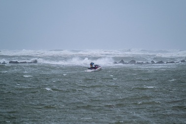 Bang Florida của Mỹ chuẩn bị đón bão lớn