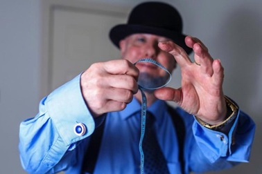 Tăng kích thước cậu nhỏ để tự tin hẹn hò, cụ ông "chi bạo" 12.000 bảng Anh