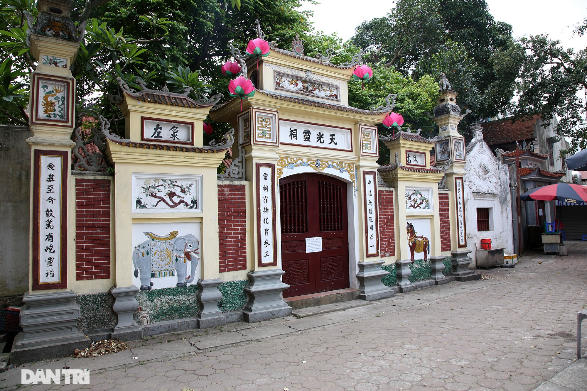 Đền, chùa ở Hà Nội cửa đóng then cài ngay cả trong thời điểm lễ Phật đản - 5