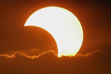 Xem nhật thực một phần vào dịp năm mới