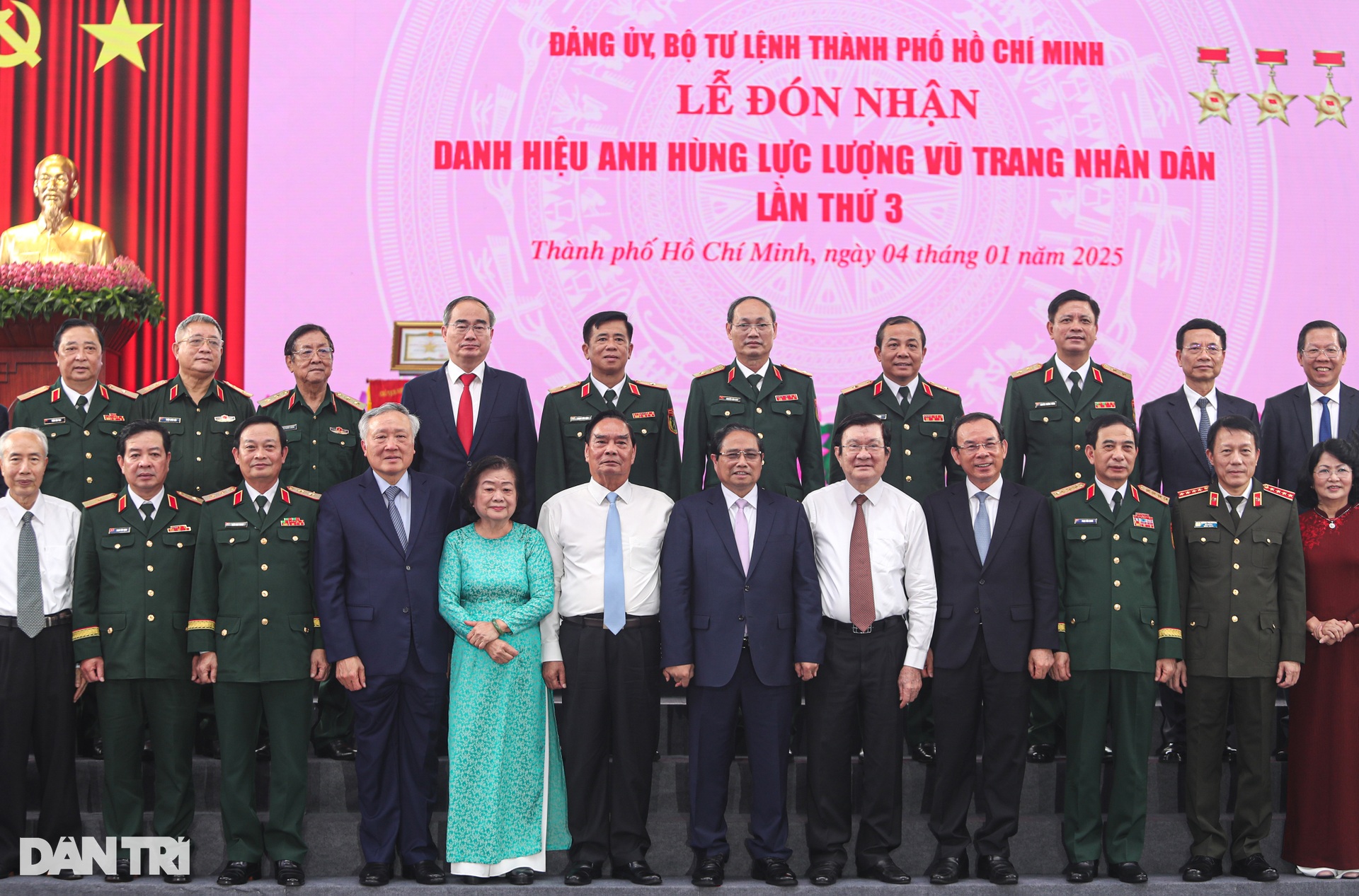 Lực lượng vũ trang TPHCM được phong tặng danh hiệu Anh hùng lần thứ 3 - 4 Lực lượng vũ trang TPHCM được phong tặng danh hiệu Anh hùng lần thứ 3 - 4