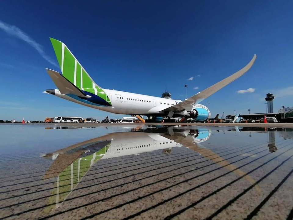 Máy bay thân rộng Boeing 787-9 Dreamliner Ha Long Bay của Bamboo Airways thực hiện chuyến bay thương mại đầu tiên - 5 Máy bay thân rộng Boeing 787-9 Dreamliner Ha Long Bay của Bamboo Airways thực hiện chuyến bay thương mại đầu tiên - 5