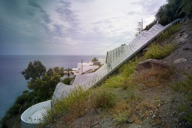 Biệt thự lượn sóng đẹp hút hồn chênh vênh bên vách núi