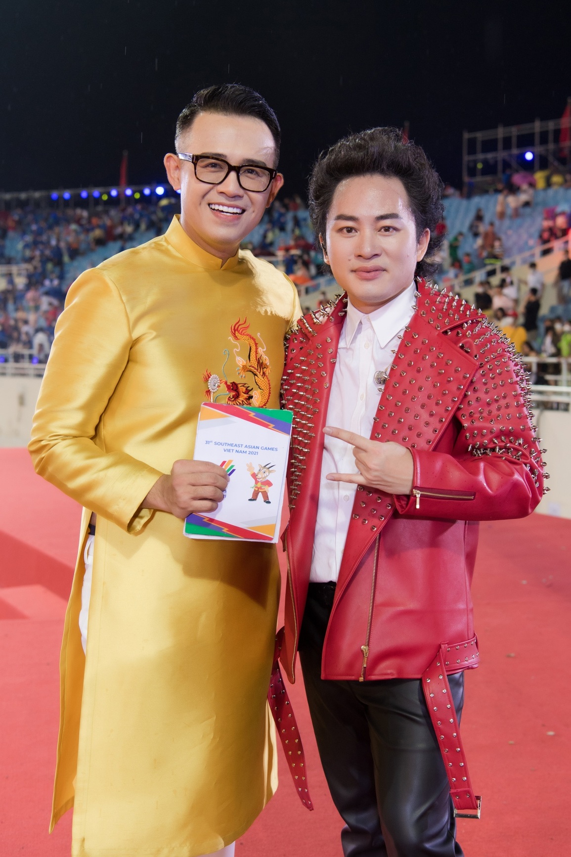 SEA Games 31: MC Đức Bảo kể bí mật sau màn chào bằng 11 thứ tiếng gây sốt - 5 SEA Games 31: MC Đức Bảo kể bí mật sau màn chào bằng 11 thứ tiếng gây sốt - 5