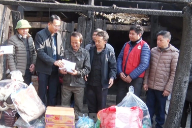 Đốt củi sưởi ấm gây hỏa hoạn khiến cụ bà 86 tuổi tử vong