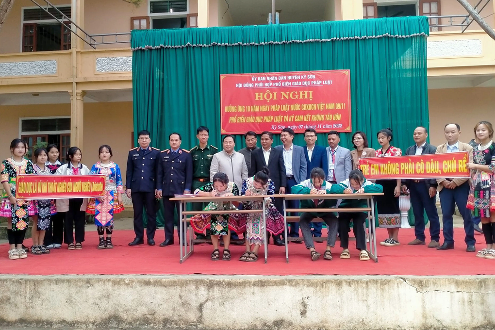 Huyện biên giới tuyên chiến với vấn nạn tảo hôn - 2 Huyện biên giới tuyên chiến với vấn nạn tảo hôn - 2