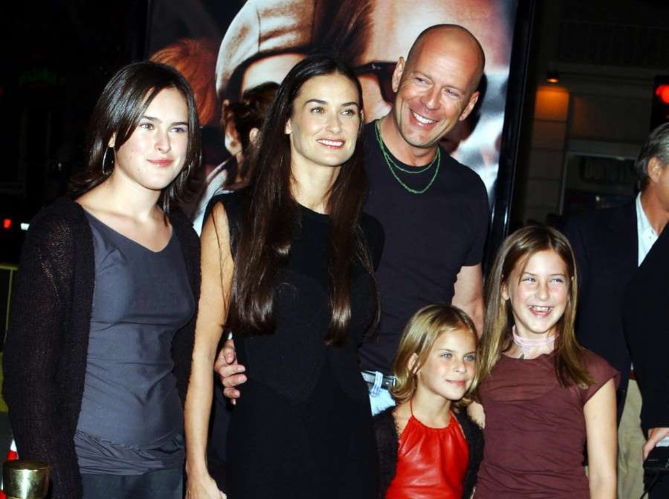 Gia đình kỳ lạ nhất Hollywood: Vợ cũ, vợ mới của Bruce Willis cùng… cách ly - 6 Gia đình kỳ lạ nhất Hollywood: Vợ cũ, vợ mới của Bruce Willis cùng… cách ly - 6