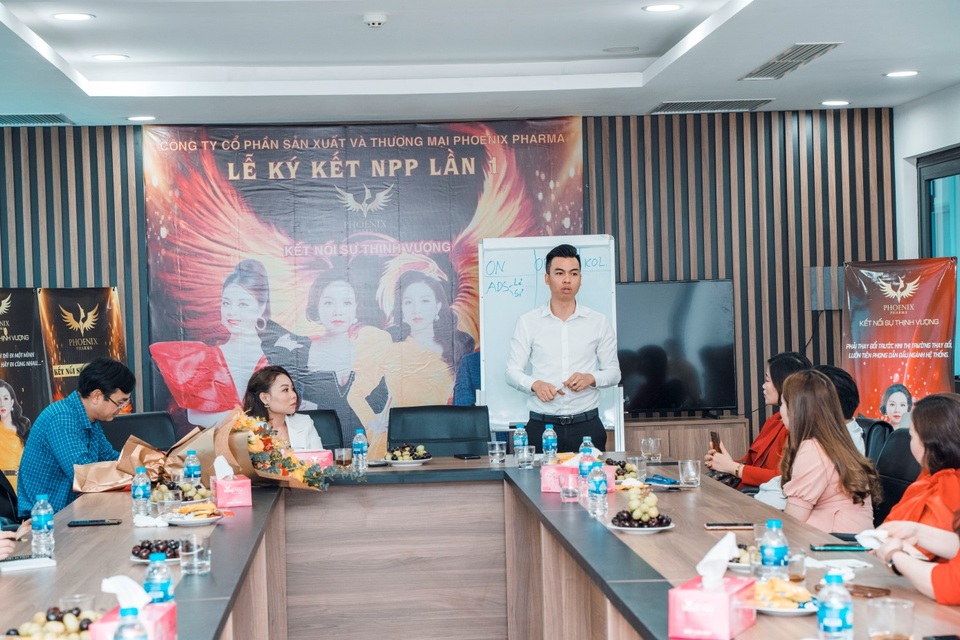 Lễ ký kết hợp tác giữa công ty Phoenix Pharma với các nhà phân phối chiến lược - 3 Lễ ký kết hợp tác giữa công ty Phoenix Pharma với các nhà phân phối chiến lược - 3