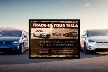 Đại lý Lexus dụ khách bỏ xe Tesla mua xe Lexus