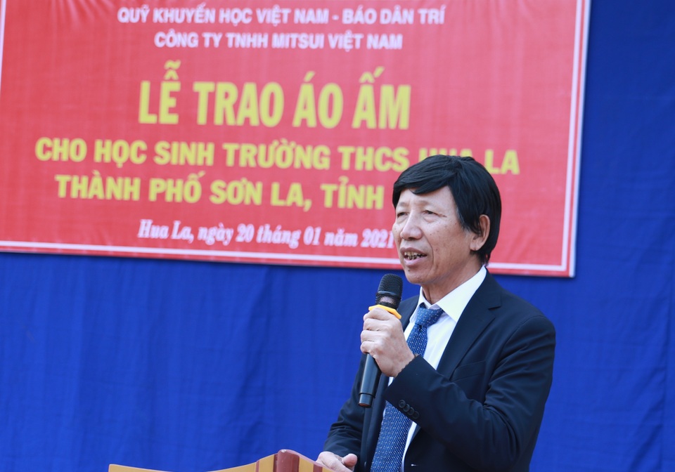 Trao tặng các em học sinh miền núi 449 chiếc áo ấm giữa ngày đông lạnh giá - 2 Trao tặng các em học sinh miền núi 449 chiếc áo ấm giữa ngày đông lạnh giá - 2