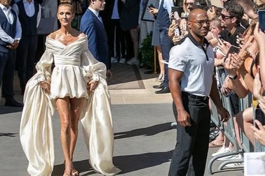 Celine Dion liên tục ghi điểm với gu thời trang sang trọng