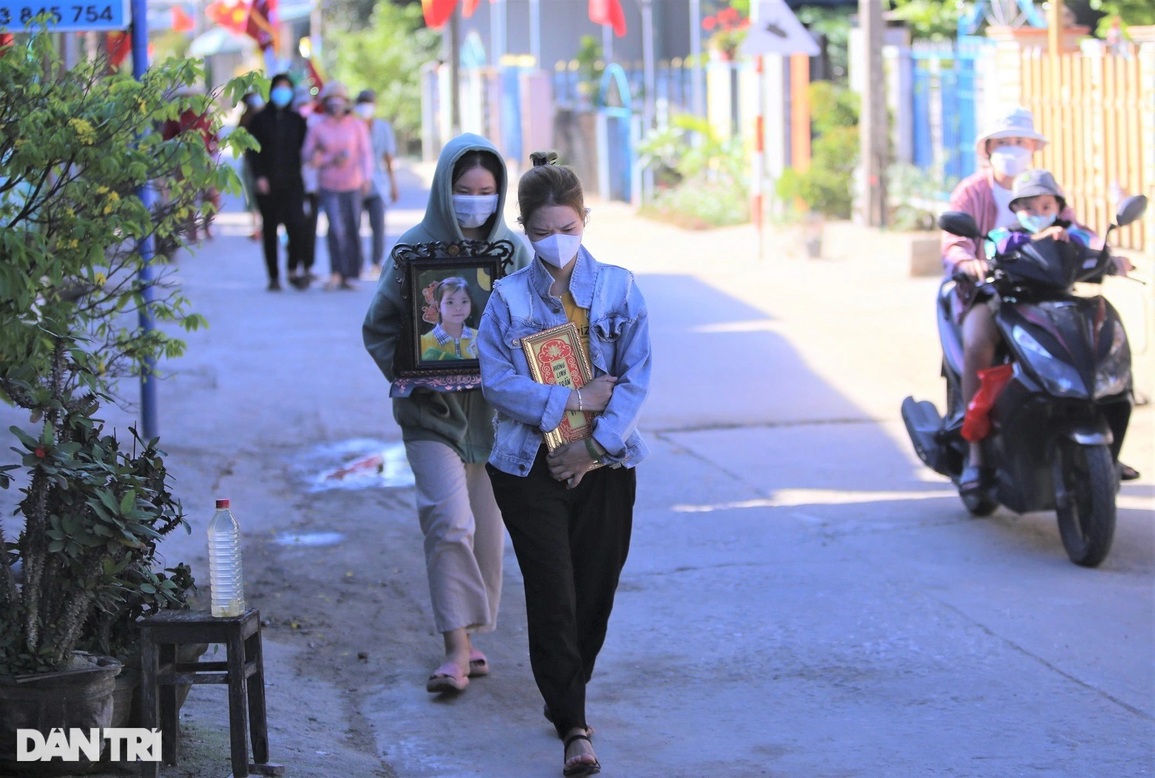 Cha ném con xuống sông: Dù do rượu, bia vẫn phải chịu trách nhiệm hình sự! - 3 Cha ném con xuống sông: Dù do rượu, bia vẫn phải chịu trách nhiệm hình sự! - 3