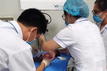 Bé gái sơ sinh bị bỏ rơi ngoài ruộng giữa trưa nắng đã tử vong