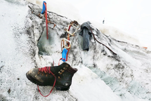 Băng tan chảy làm lộ ra thi thể của nhà leo núi mất tích gần 40 năm trước