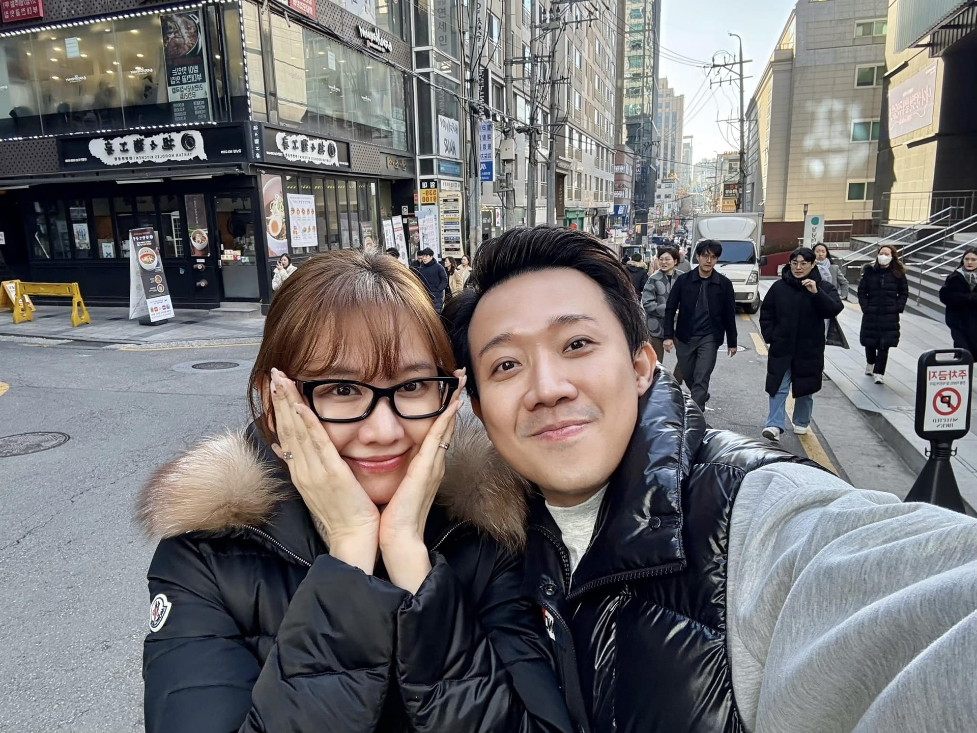 Sao Việt đón năm mới 2025: Trấn Thành du lịch Hàn Quốc, loạt sao chạy show - 3 Sao Việt đón năm mới 2025: Trấn Thành du lịch Hàn Quốc, loạt sao chạy show - 3