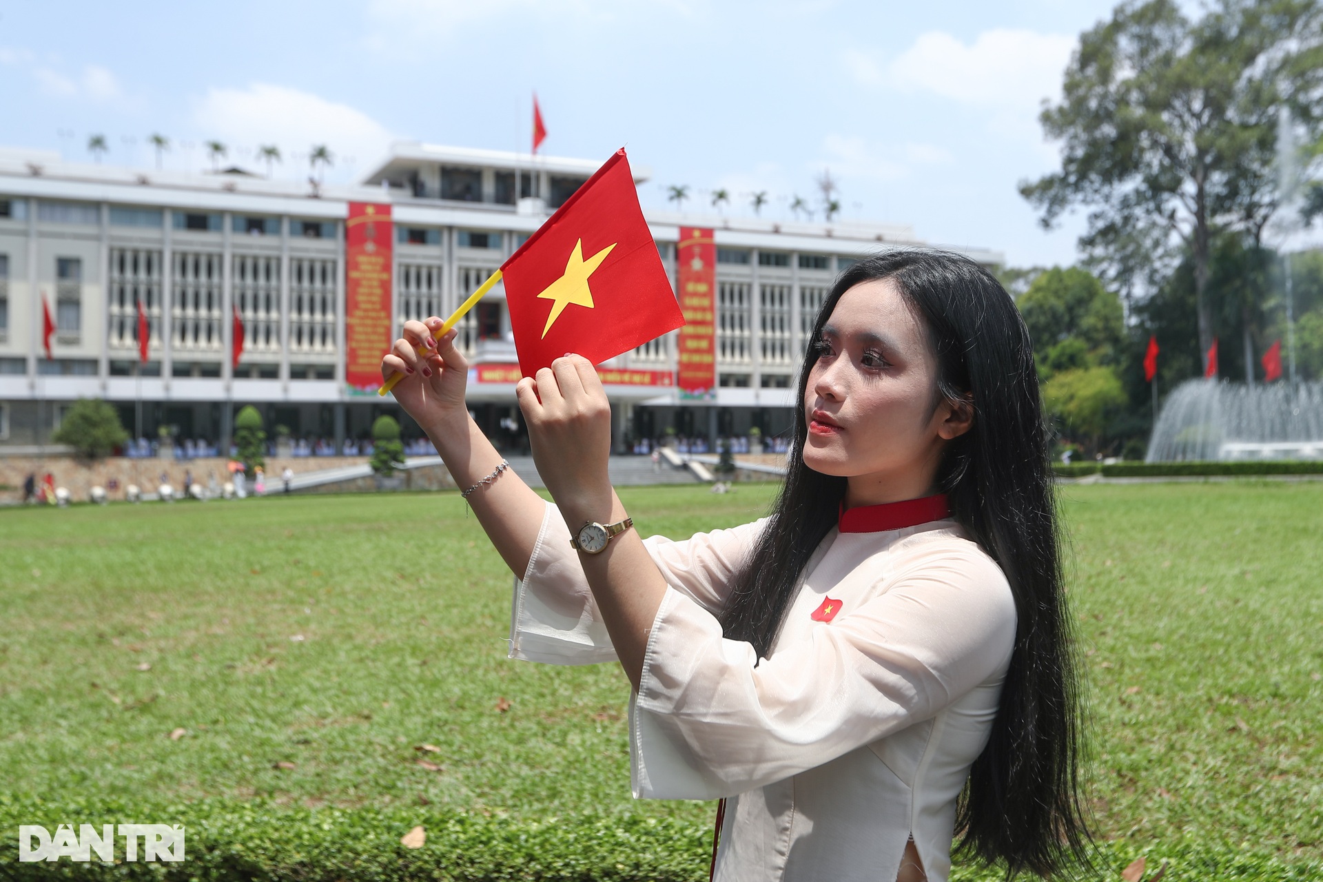 Hàng vạn người dân, cựu chiến binh đổ về TPHCM những ngày tháng 4 lịch sử - 6 Hàng vạn người dân, cựu chiến binh đổ về TPHCM những ngày tháng 4 lịch sử - 6