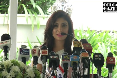 Pushpika khóc khi nhận lại vương miện