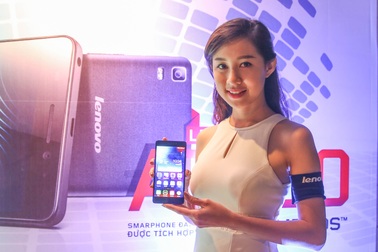 Lenovo tung phablet phổ thông A7000 giá 3,5 triệu đồng