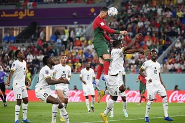 Kinh ngạc với cú bật nhảy cao hơn tất cả của C.Ronaldo ở tuổi 37