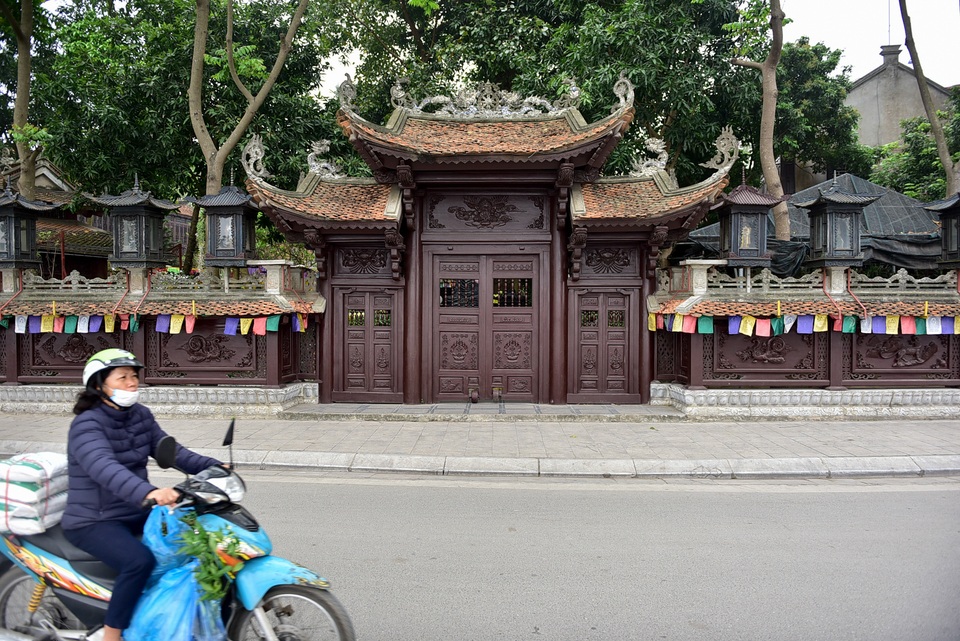 Tượng Phật từ đá quý nguyên khối trong ngôi chùa nghìn năm tuổi ở Hà Nội - 10 Tượng Phật từ đá quý nguyên khối trong ngôi chùa nghìn năm tuổi ở Hà Nội - 10