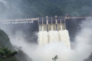 Thủy điện lớn nhất Bắc miền Trung xả 6 cửa điều tiết nước