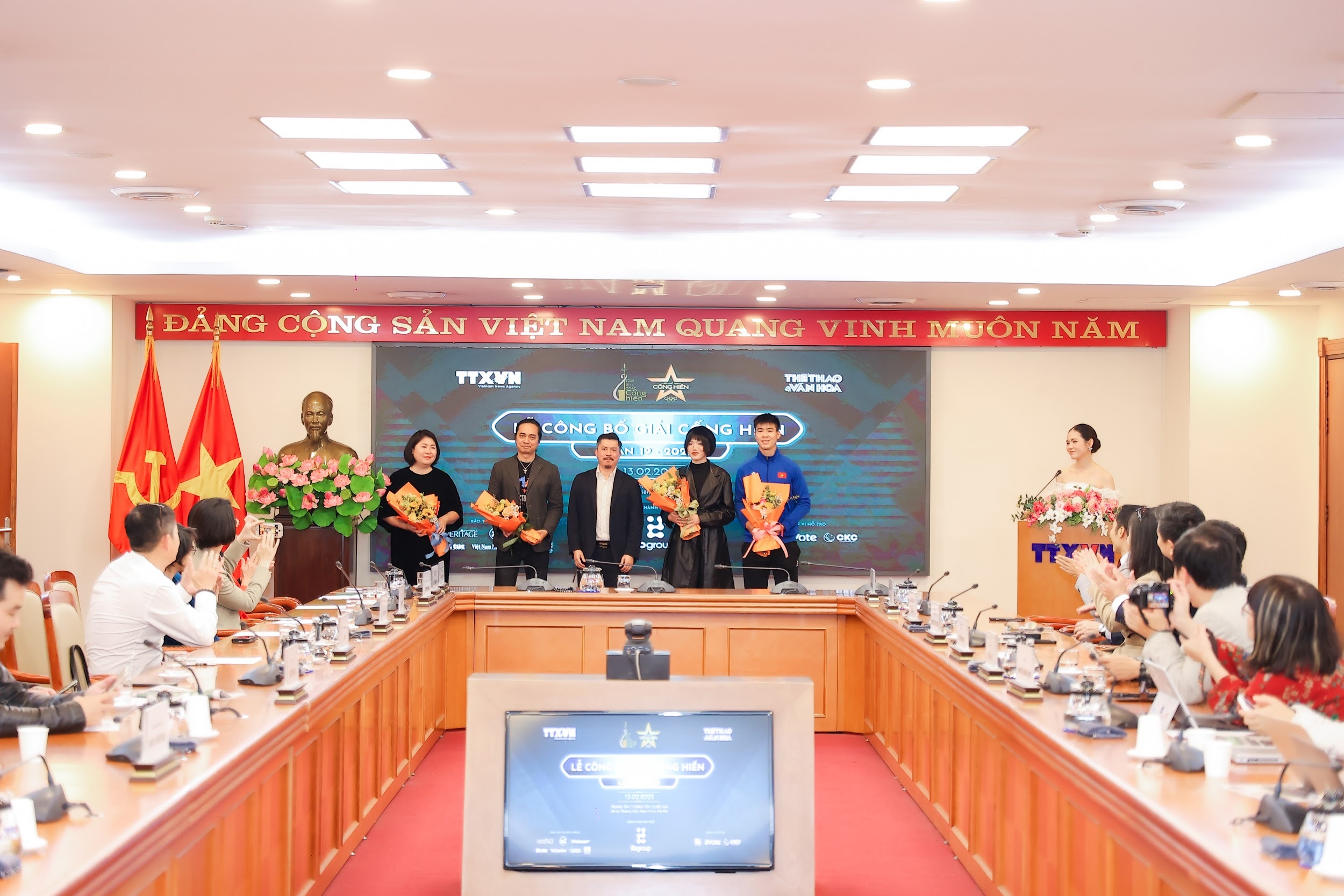 Tung Duong och SOOBIN nominerades till Dedication Award 2025 - 1 Tùng Dương, SOOBIN được đề cử giải Cống hiến 2025 - 1