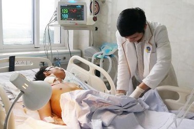 Cứu sống nạn nhân bị dập lách, vỡ thận, máu phun thành vòi