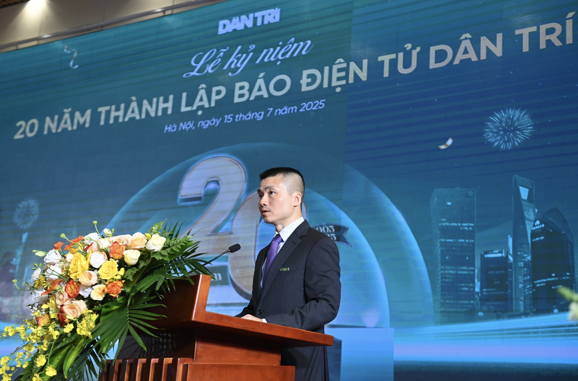 Toàn cảnh Lễ kỷ niệm 20 năm thành lập Báo điện tử Dân trí - 7 Toàn cảnh Lễ kỷ niệm 20 năm thành lập Báo điện tử Dân trí - 7
