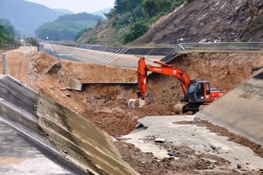 Vì sao tuyến kênh hơn 4.300 tỷ đồng vỡ toác?