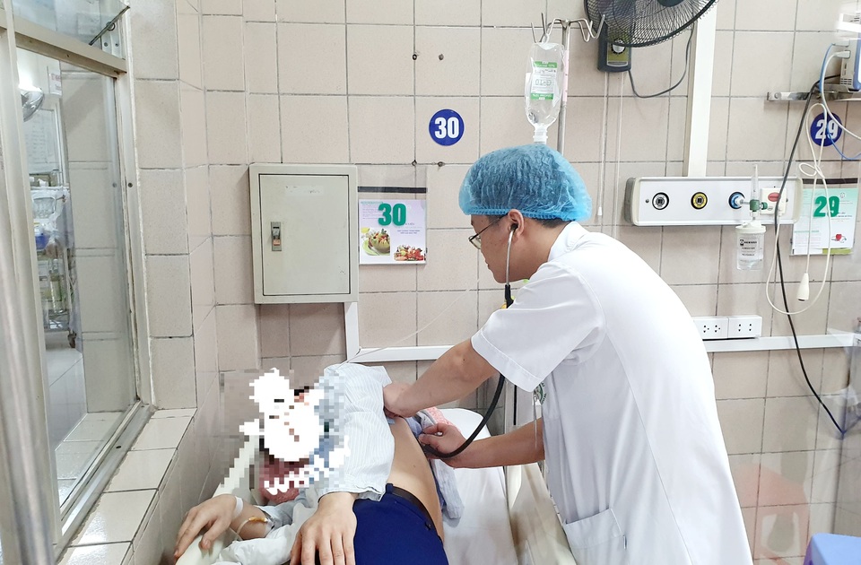 Uống rượu chào năm mới, 2 nam thanh niên hôn mê, nhập viện - 1 Uống rượu chào năm mới, 2 nam thanh niên hôn mê, nhập viện - 1