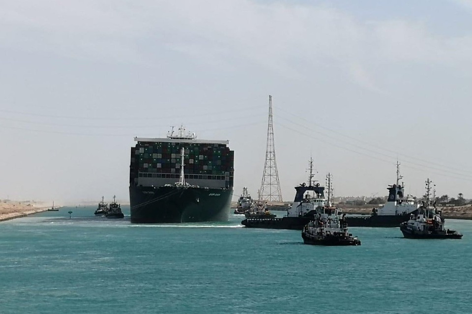 Siêu tàu nổi hoàn toàn, kênh đào Suez khai thông - 2 Siêu tàu nổi hoàn toàn, kênh đào Suez khai thông - 2