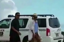 Bắt gặp hình ảnh cựu tổng thống Mỹ Obama "khác lạ" trong kỳ nghỉ dưỡng