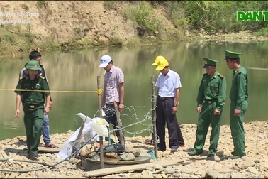 Thầy trò vùng cao chật vật tìm nước sinh hoạt giữa mùa hạn