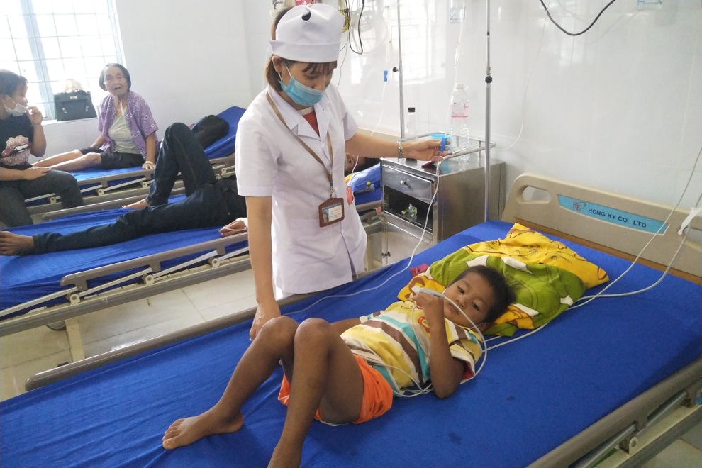 Ăn nấm rừng, 6 người trong một gia đình nghi bị ngộ độc - 1 Ăn nấm rừng, 6 người trong một gia đình nghi bị ngộ độc - 1