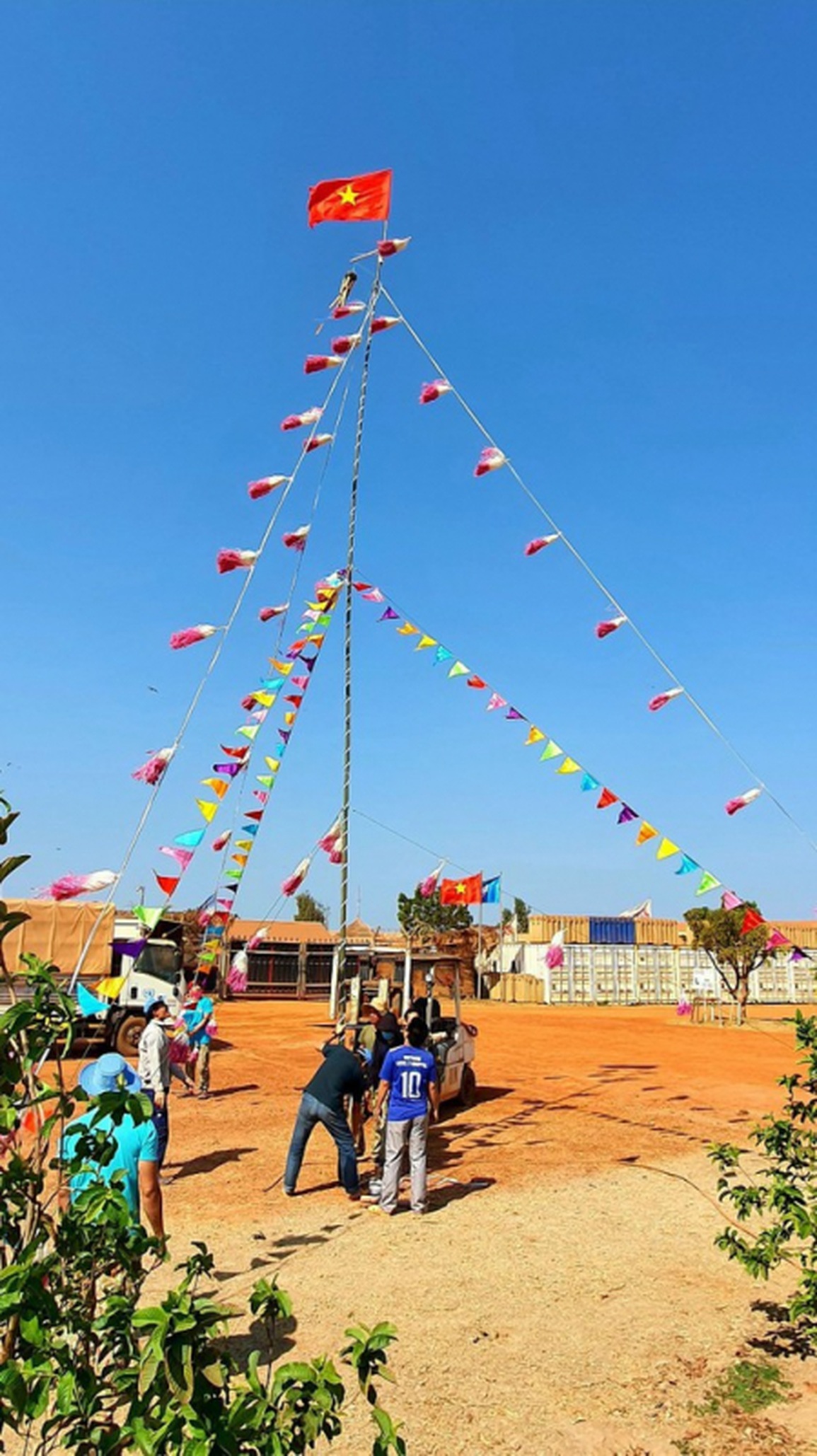 Tết, tiếng chuông gió và tiếng khóc trẻ thơ ở Nam Sudan - 2 Tết, tiếng chuông gió và tiếng khóc trẻ thơ ở Nam Sudan - 2