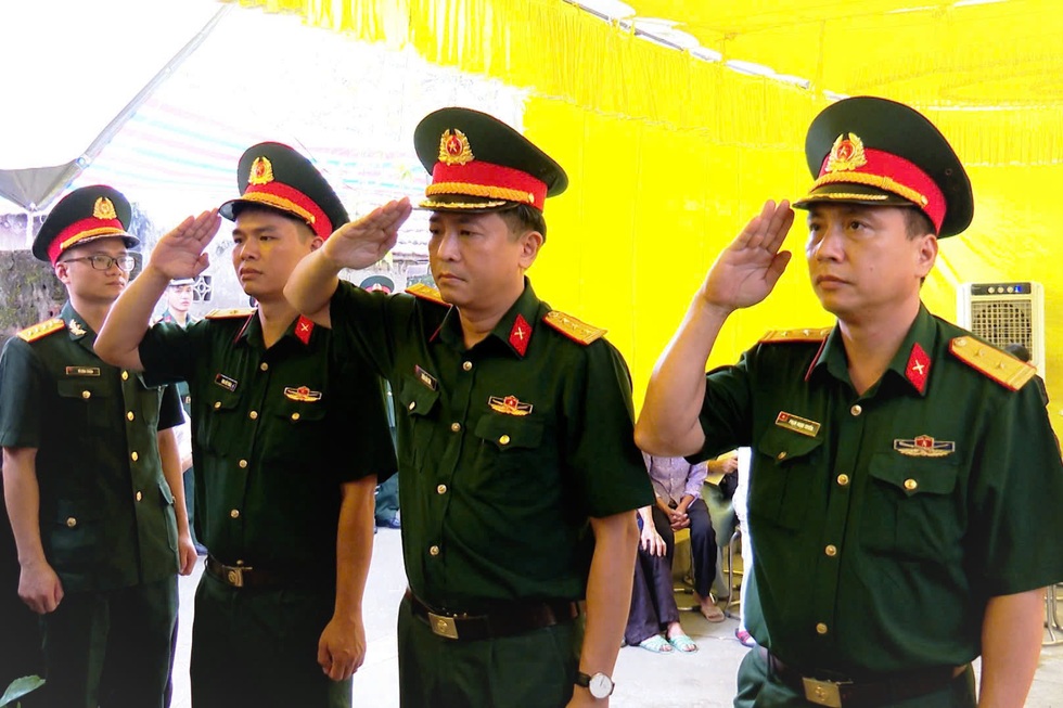 Quê nhà xót thương thượng úy hy sinh khi chống bão Yagi - 2 Quê nhà xót thương thượng úy hy sinh khi chống bão Yagi - 2