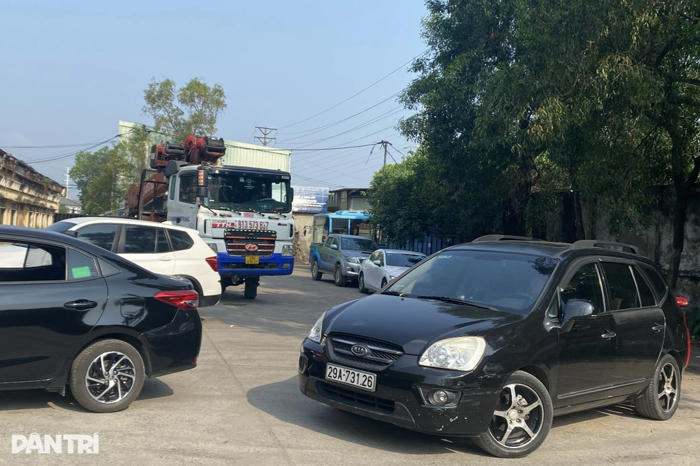 Hiện tượng lạ, nhiều chủ xe bỏ lốt đăng kiểm sau 2 tháng chờ đợi - 2 Hiện tượng lạ, nhiều chủ xe bỏ lốt đăng kiểm sau 2 tháng chờ đợi - 2
