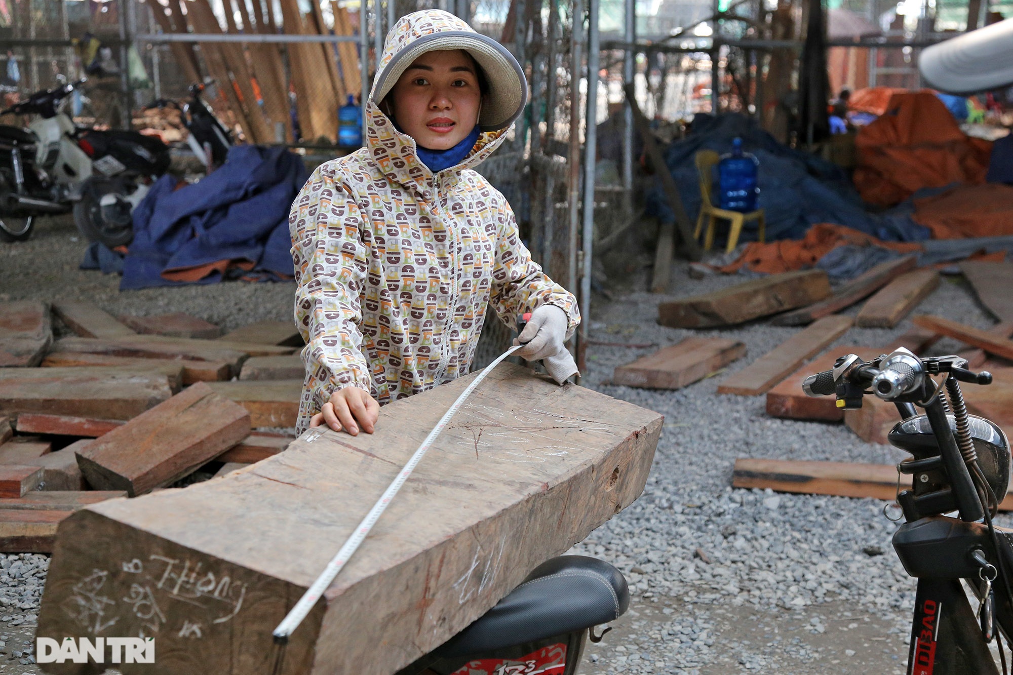 Độc lạ chợ củi vụn có giá tiền triệu một cân - 14 Độc lạ chợ củi vụn có giá tiền triệu một cân - 14
