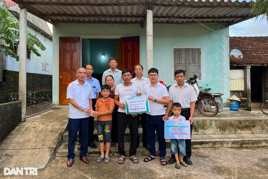 Hai đứa trẻ mất mẹ vì tai nạn được hỗ trợ gần 75 triệu đồng - 1 Hai đứa trẻ mất mẹ vì tai nạn được hỗ trợ gần 75 triệu đồng - 1