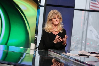 Kinh ngạc với vẻ ngoài trẻ trung của minh tinh 70 tuổi