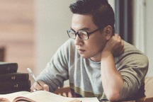 Nguyễn Ngọc Thạch: "Cứ bơ đi mà sống..."