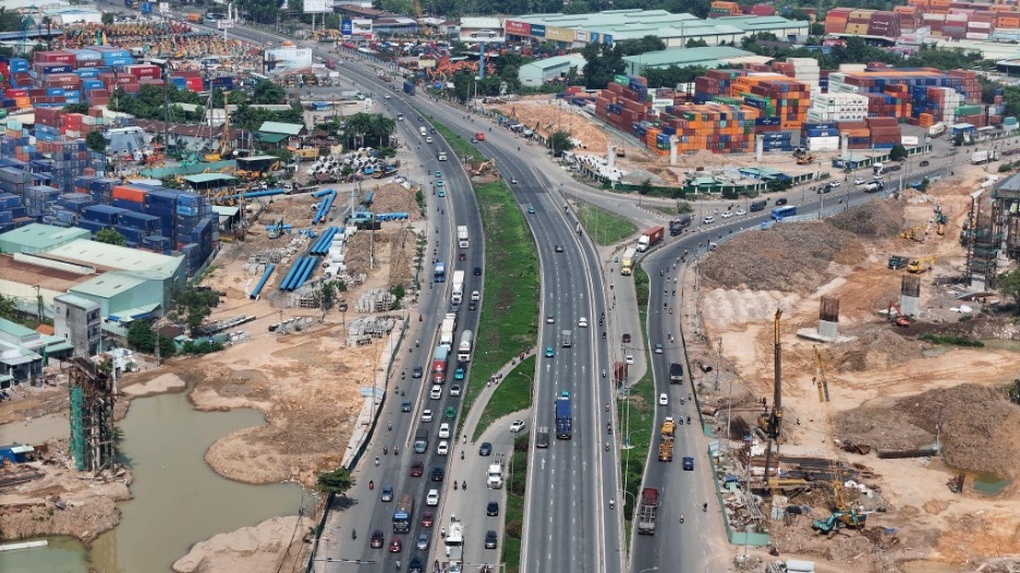 Cú hích cho địa ốc khi 4 hạ tầng trọng điểm về đích năm 2025 - 1 Cú hích cho địa ốc khi 4 hạ tầng trọng điểm về đích năm 2025 - 1