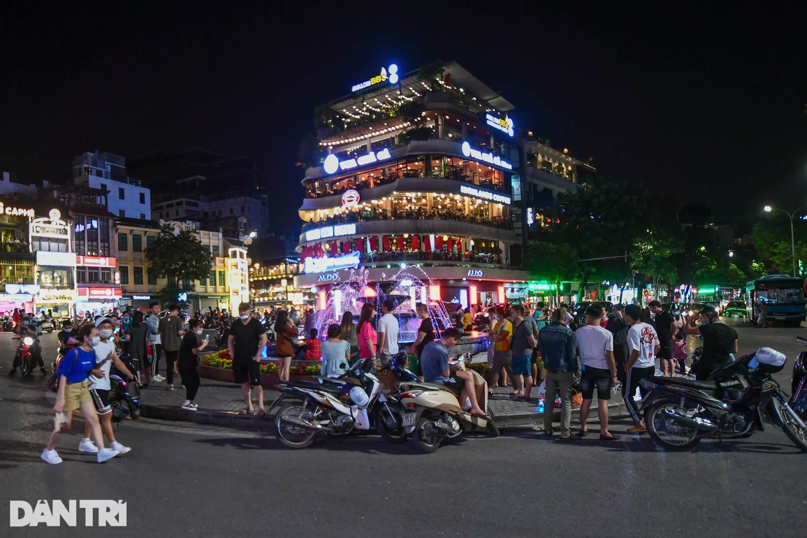 Hà Nội mở lại phố đi bộ Hồ Gươm từ ngày 18/3 - 1 Hà Nội mở lại phố đi bộ Hồ Gươm từ ngày 18/3 - 1