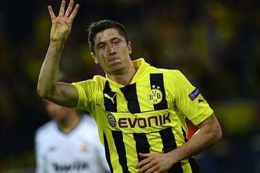 Lewandowski: Từ “cậu ấm” còi xương đến người hùng Champions League