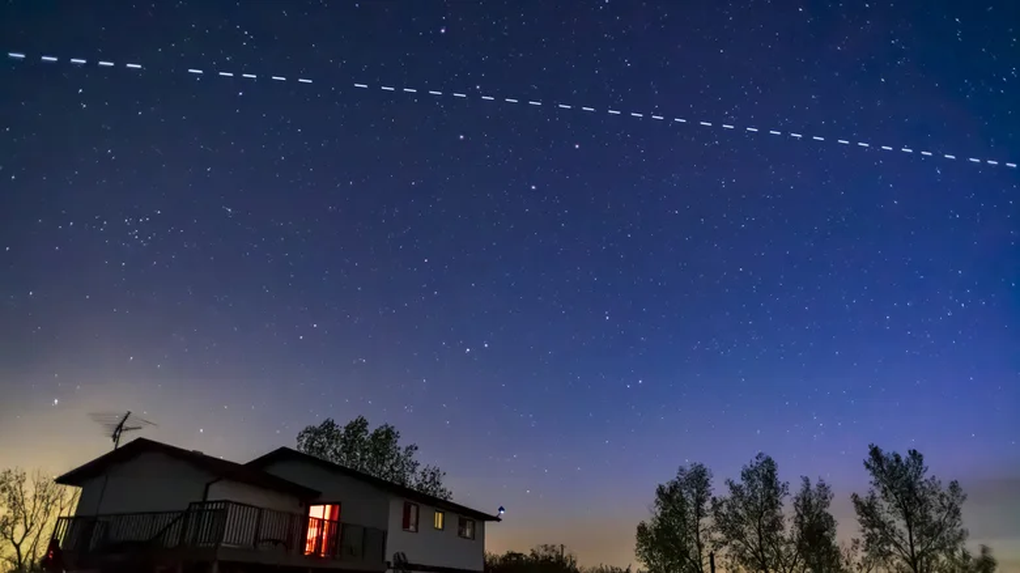 Kolik satelitů Starlink je na oběžné dráze? - 1 Có bao nhiêu vệ tinh Starlink trên quỹ đạo? - 1