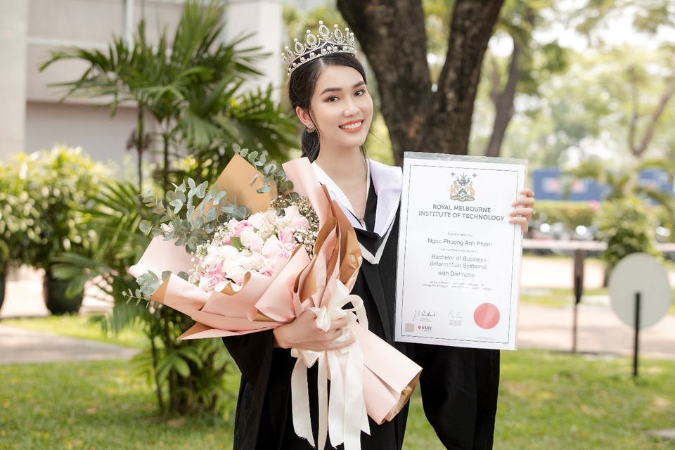 Á hậu Phương Anh tốt nghiệp thủ khoa Đại học, rạng rỡ trong ngày ra trường - 1 Á hậu Phương Anh tốt nghiệp thủ khoa Đại học, rạng rỡ trong ngày ra trường - 1