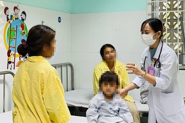 Liên tiếp 3 trẻ nhập viện do uống chất tẩy rửa xe máy, 1 bé tử vong