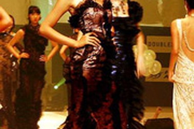 “Chân dài” tự dệt thị phi  