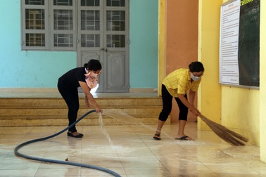 Phú Yên: Thầy cô tất bật tổng vệ sinh trường lớp để đón học sinh